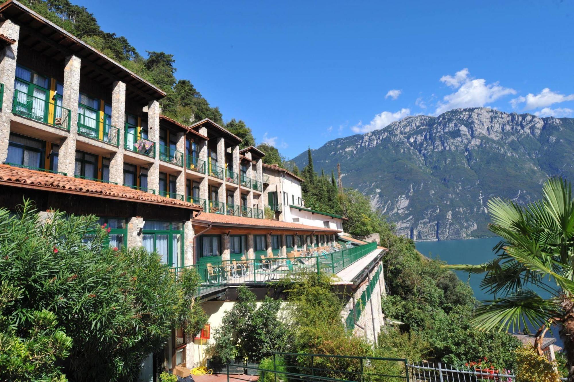 Centro Vacanze La Limonaia 리몬네술가르다 외부 사진